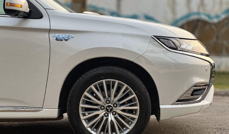 
								Mitsubishi OUTLANDER 2018 full									